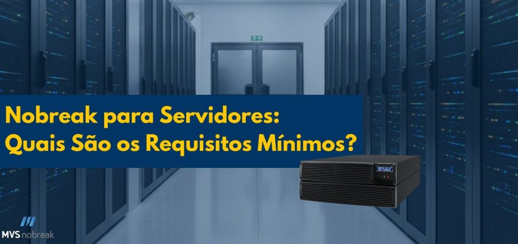 A imagem mostra um corredor de data center com servidores em ambos os lados, em um ambiente limpo e iluminado. Sobreposto ao centro da imagem, há um banner azul com o texto em amarelo: "Nobreak para Servidores: Quais São os Requisitos Mínimos?". No canto inferior esquerdo está o logotipo da empresa MVS Nobreak. À direita, há a ilustração de um nobreak preto, reforçando o tema da imagem.