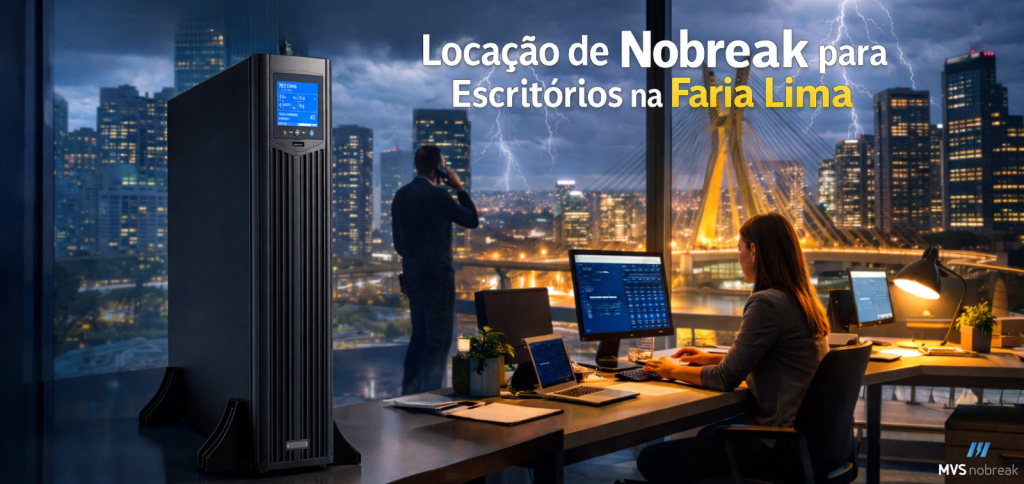 Imagem de um escritório corporativo moderno na Faria Lima durante uma forte tempestade noturna. Do lado de fora, a cidade está sob chuva intensa e raios iluminam o céu escuro. A Ponte Estaiada aparece ao fundo, destacando o cenário urbano de São Paulo.
Dentro do escritório, a energia da cidade parece instável, mas o ambiente segue totalmente funcional. Uma mulher continua trabalhando concentrada em frente aos monitores acesos. O homem próximo à janela fala ao telefone, sem sinais de interrupção.
Em primeiro plano, há um nobreak moderno, modelo torre, fino e tecnológico, com painel digital azul iluminado. Ele está ligado e operando normalmente.
A mensagem implícita é clara: enquanto lá fora há tempestade e risco de apagão, a operação continua ativa. A moça só consegue continuar trabalhando porque o nobreak mantém a energia estável e ininterrupta.
Na parte superior da imagem, lê-se:
“Locação de Nobreak para Escritórios na Faria Lima”, com destaque em amarelo para “Faria Lima”. No canto inferior direito está o logotipo da MVS Nobreak.